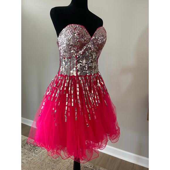 Pretty fuchsia dress! - Picture 1 of 9